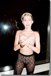 Miley-Cyrus-251004 (2)-nipple